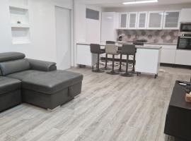 Appartement cozy et confort avec JACUZZI proche CDG Parc Astérix Chantilly Paris, hotel s vířivkou v destinaci Fosses