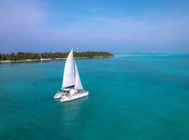 Island Luxury Sailing Yacht- Mobile Home, hotel in Maalhos