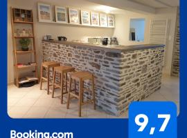 Maison de ville située à 8 kms du Mont St Michel, hotel i Pontorson