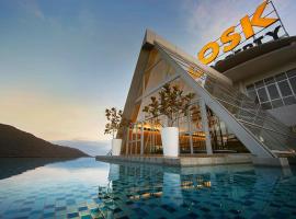 Luxury Genting Studio Suite with Swimming Pool and Netflix, luxe hotel in Genting Highlands