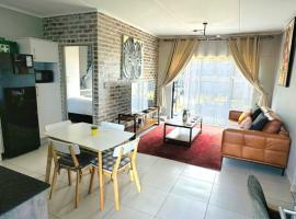 Lakhe Lethu Apartment: Green Valley Estate、ネルスプロイトのカントリーハウス