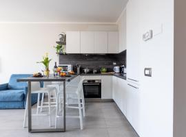 Seaside Studio with Swimming Pool and Parking, hotel v destinaci Calambrone