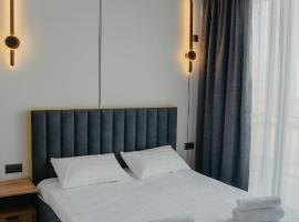 Апарт-отель Tong Marina，Tong的附設泳池的飯店