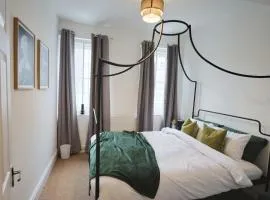 Two bedroom flat in St Michael's Hill