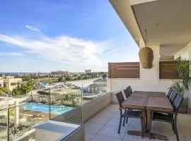 Panoramic views & walk to beach!