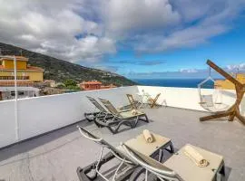 Spacious House with BBQ and Ocean Teide View, Near City Center