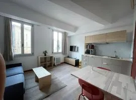Studio plein centre ville 1ER ETAGE