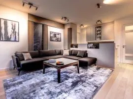 Prestige Luxury Suite - Prime Central Location - Private Garage Parking