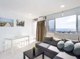 Live Candelaria Serviola with balcony