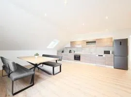 Tolstov Apartments - 5 Room Apartment - Balcony - Kitchen - Washing machine - next to Cologne