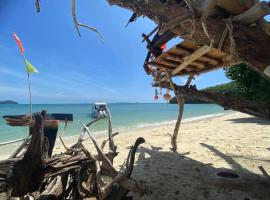 Private Beach Camping on island at Koh Lon Island – hotel w mieście Ko Lon