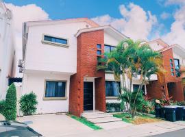 Casa con piscina privada para familias, vila v destinaci Amalia