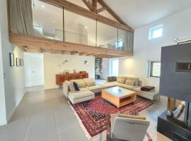 Maison "Chalet Concept" 6 pers à 10min Puy du Fou, Hotel in La Gaubretière