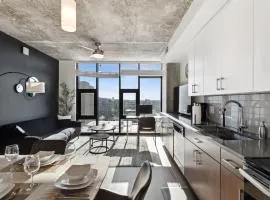 Fully Equipped Steps from Dwntwn Ultra Cozy