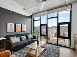 Sky-High Comfort – Your Urban Escape Awaits!