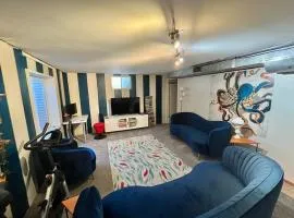 Best Location Fun 2 Living Rooms and Game Room