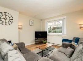 3 Bed House with Driveway
