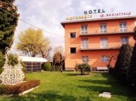 Hotel Lo Scoiattolo, hotel v destinaci Pinerolo