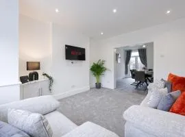 3 Bed House, Free Parking, Garden
