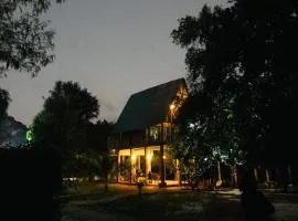 Habarana Tree House -vory Lake - FREE jeep safari