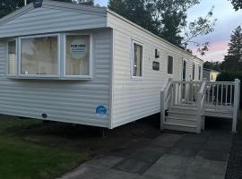 Haggerston Castle 6 Berth Caravan - Riverside 37, ξενοδοχείο σε Cheswick