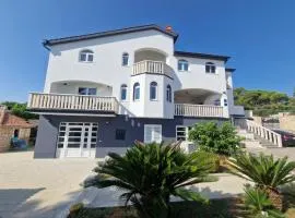Apartments Villa Lora