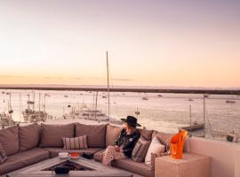 Vista Coral Condo Sunset Views Downtown La Paz at Marina Cortez, hotel di La Paz