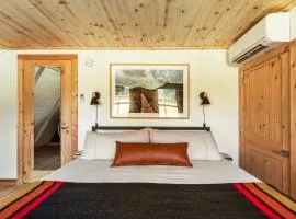New Scandi-camp A-Frame, Hot Tub, Views, Walk Downtown