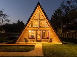 New Scandi-camp A-Frame, Hot Tub, Views, Walk Downtown