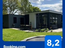 BadHoophuizen 6-per Bungalow Veluwemeer Trampoline, hotel de playa en Hulshorst