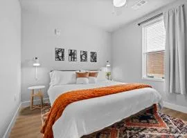 Modern Apt, Sectional, Pool, Gym, Bike Storage