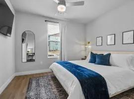 Deluxe Apt, King Bed, Workspace, Gym, Free"p"