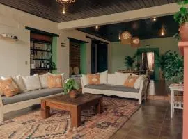Casa Centralita, in centro with views, fire pit and tree house