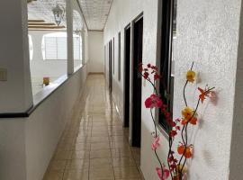 Hotel las Canarias, hotel v mestu Canoas