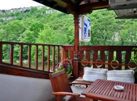 Family Hotel and Restaurant Varosha 2003