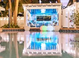 Exclusive complex - Private Heated Pool - 100 Steps to Beach - Village 5 minute walk