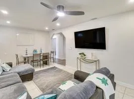2 Mi to Ocean Daytona Beach Hideaway!