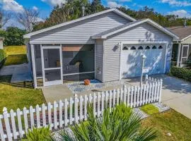 Cozy home, Right Next Door to Lake Sumter Square!