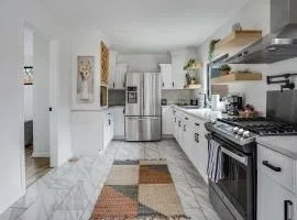 1BR Retreat - Private Patio and Huge Soaking Tub