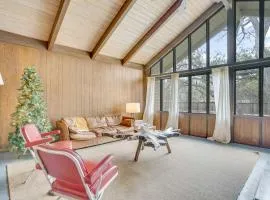 Frank Lloyd Inspired 3BR - 1'35 Acres & Firepit
