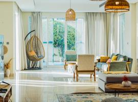 Stunning 4BR Jumeira Park Villa With Pool and Jacuzzi, cabana o cottage a Dubai