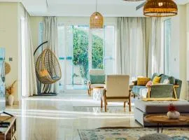 Stunning 4BR Jumeira Park Villa With Pool and Jacuzzi