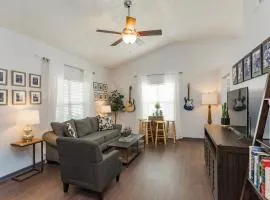 Looby Location- Charming 3br home 10 min to downtown