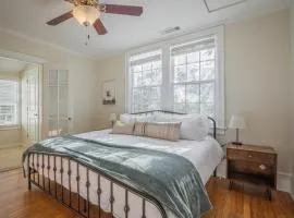 Classic City Apartment w Firepit