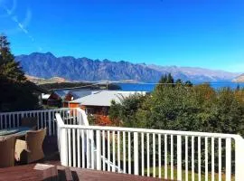 Fabulous VIEWS WALK To Town 3 Bedrooms Cosy