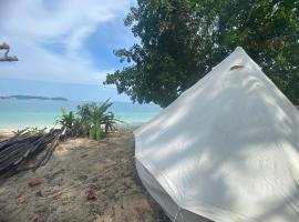 Naturist Beach Camping Private Beach Adult Only, kemp v destinaci Ko Lone