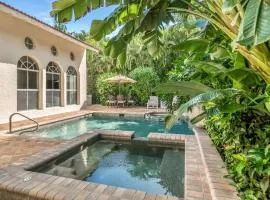 Casa Captiva - 5 BR Villa Steps to Beach
