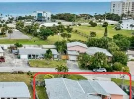 3 Bedroom 2 Bath Beachside House With Hot Tub!