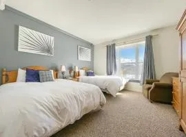 7 Guests 2BR 2BA Pool Hot Tub & Game Room at CBL