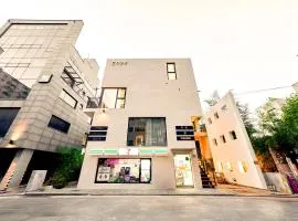 Yt Tailored Service Home Near Hongik Univ Station
